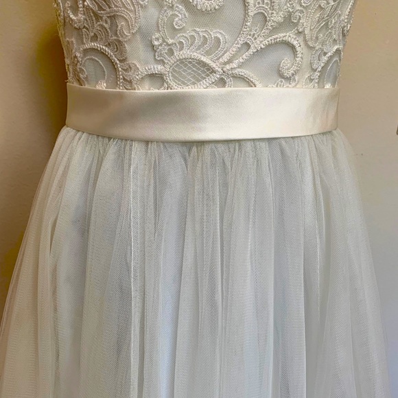 David’s Bridal Tulle Wedding Dress with Lace Illusion Neckline - Picture 2 of 14